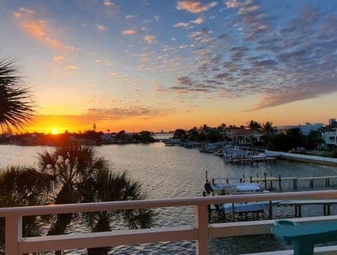 WELCOME TO BAY DREAM BELIEVER! Sunrise from the back of the home.