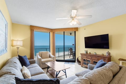 Beautiful Spacious LIving Room