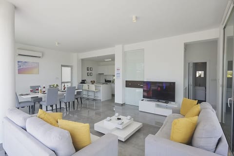 Open-Plan Living Room, Kitchen and Dining Area