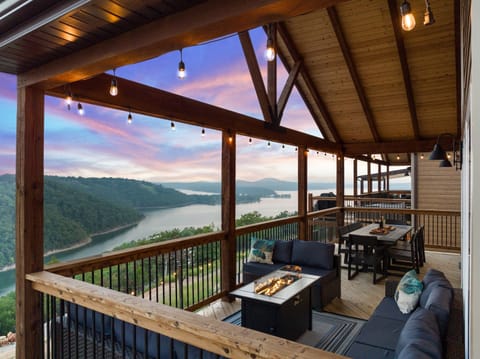 Experience breathtaking views of Table Rock Lake. Start your day off right with a tranquil cup of coffee on the deck. Indulge in delicious meals at the spacious 8-person dining table. Unwind during happy hour while lounging around the firetable.