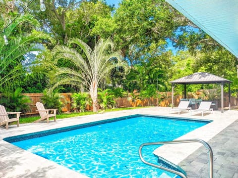 Beautiful pool area! Fully fenced.