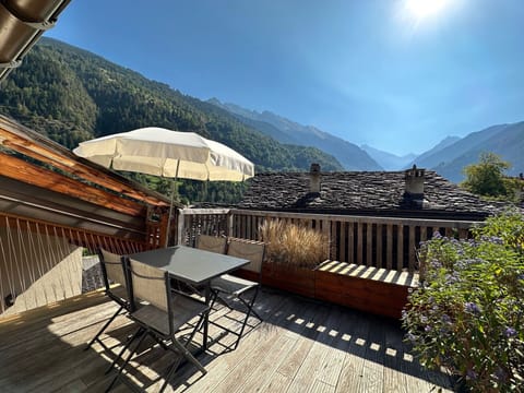 Magnificent balcony with breathtaking views and sun loungers