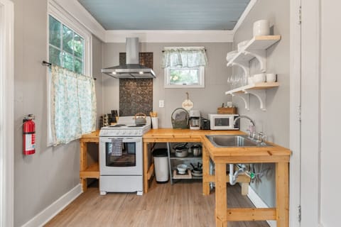 [Kitchen] Bathroom to the left