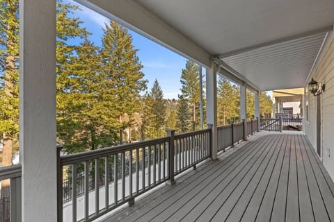 Lower level deck