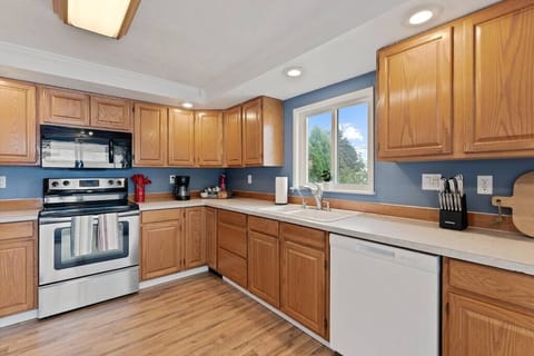 Fully Stocked Kitchen