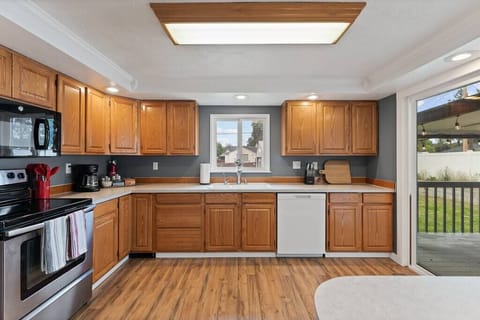 Fully Stocked Kitchen