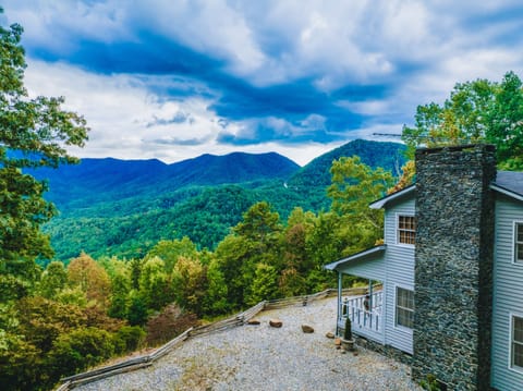 Stunning panoramic views of mountains and valley.