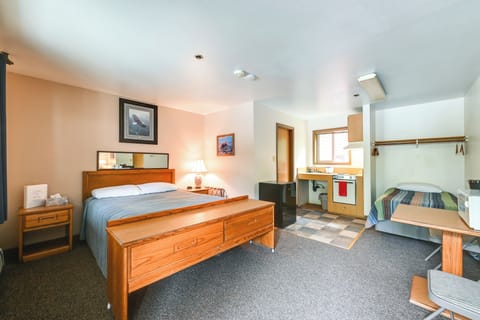 Cooper Landing Vacation Rental | Studio | 1BA | Step-Free Access | 300 Sq Ft
