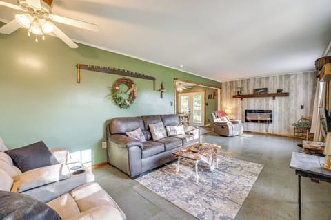 Cassville Vacation Rental | 2BR | 2BA | Stairs Required | 1,400 Sq Ft