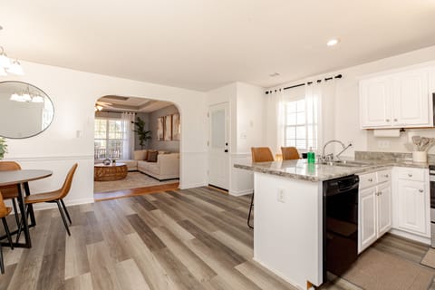 Fully Equipped Kitchen W/Essentials, Dining Area, & Bar top