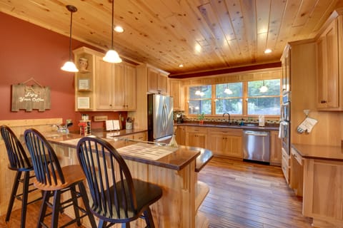 Kitchen | 1st Floor | Cooking Basics/Spices | Toaster | Toaster Oven | Blender