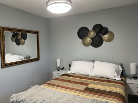 Bedroom 2, Queen Bed