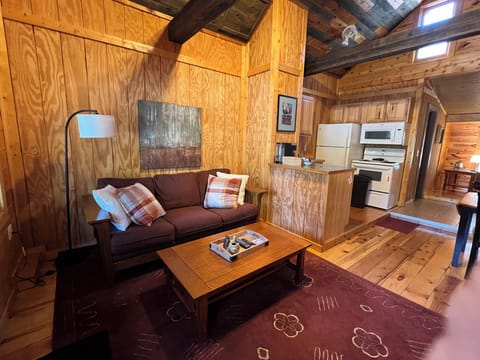 Sitting Area, Smart TV with Cable