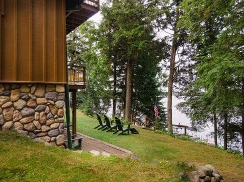 Plenty of lawn for yard games and entertaining!