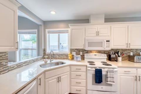 A functional kitchen with everything you need for homey meals