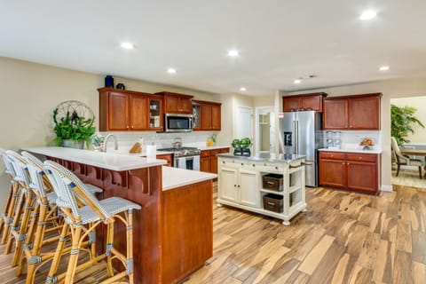 Kitchen | Central Heating & A/C | In-Unit Laundry | 16 Mi to Pensacola Beach