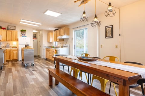 Open layout makes it easy to connect throughout the cooking and dining spaces.