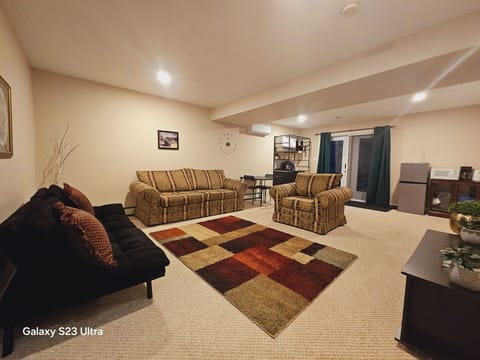 Suite with mini kitchen(kitchenette)and AC