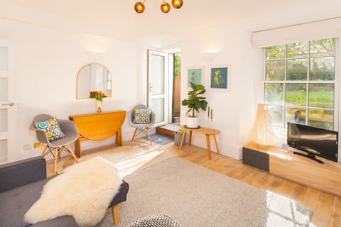 Living Room / Lounge