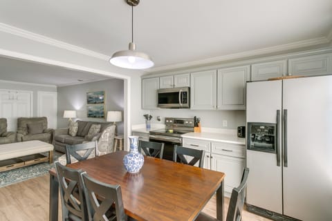 Kitchen | Coffee Maker | Dishware & Flatware