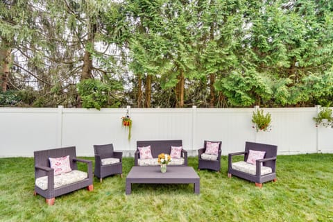 Private Yard | Outdoor Seating | 2 Exterior Security Cameras