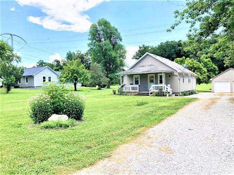 HUGE Free Parking and 1 Acre of Yard