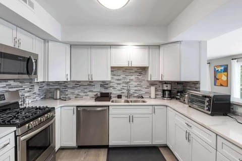 |The Solstice by Boutiq Luxury Vacation Rentals | Lake Ozark, Missouri