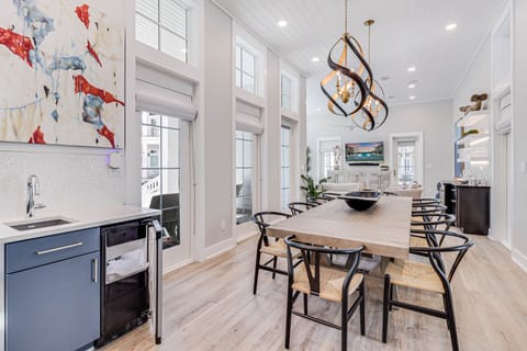 Dining Area & Wet Bar, 1st Floor