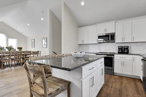 Beautiful, airy, well stocked kitchen to meet all of your needs