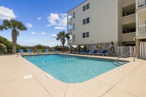 Outdoor pool (seasonally open)