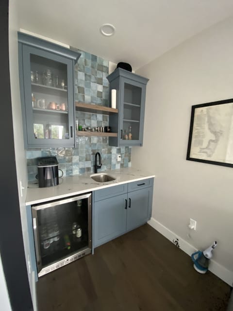 Wet bar