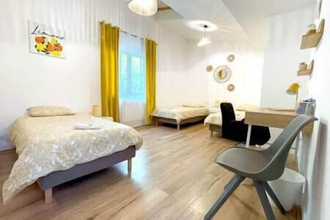 2d5d68c5 9705 428c ba5b b72ec2933d83