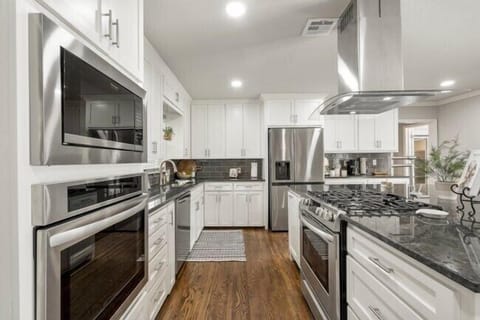 Large chef’s kitchen with double ovens is perfect for a large family meal. 