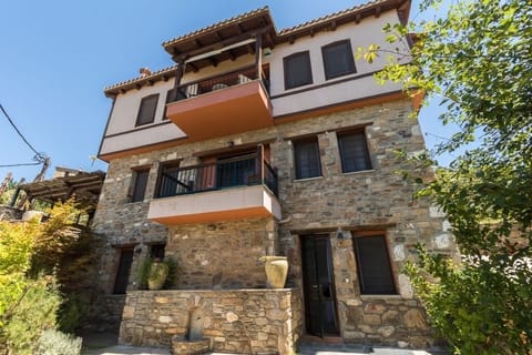 The main facade of the mansion, with an unobstructed view of the sea