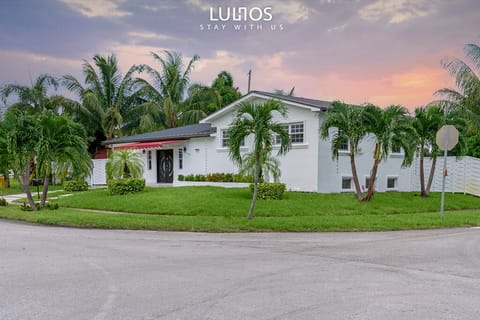 Living the Dream in Iconic Miami: Where Every House Tells a Story!