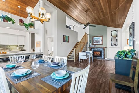 Dining room table can seat 6 and breakfast bar can seat 4