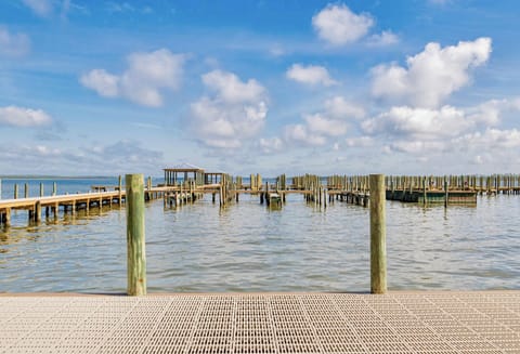 Bayview 81. 2 bedroom 2 bathroom. Sleeps 6. Managed by Island Rentals.
