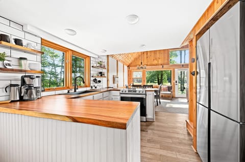 Cabin 1: Kitchen