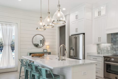 Kitchen - Island Seats 4