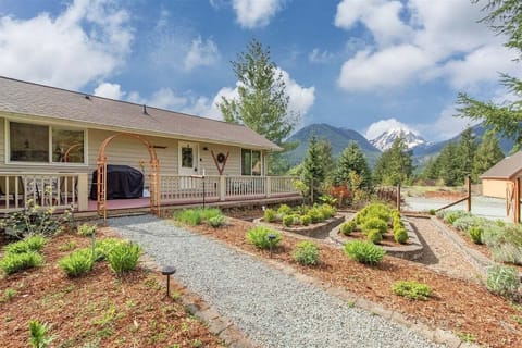 We are proud to present the Alpenhaus Make this quaint cottage your base for an unforgettable Packwood vacation.