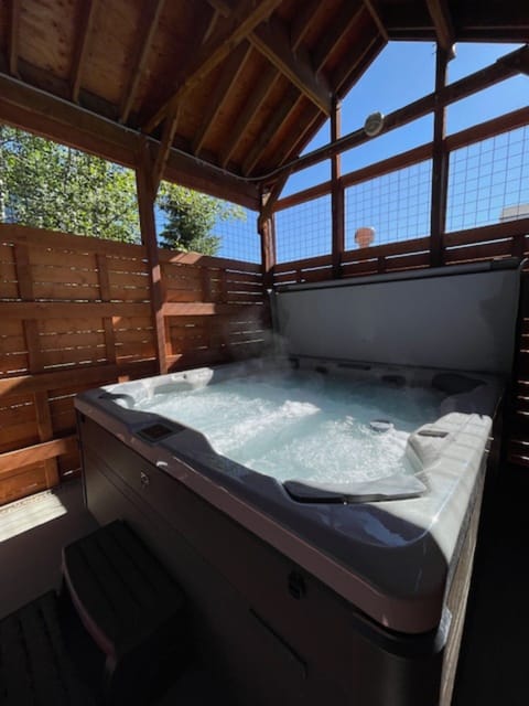 Spacious Hot Tub