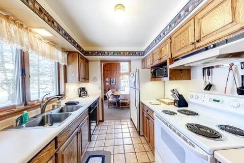 Large Kitchenette Fully Equipped To Make Your Meals 