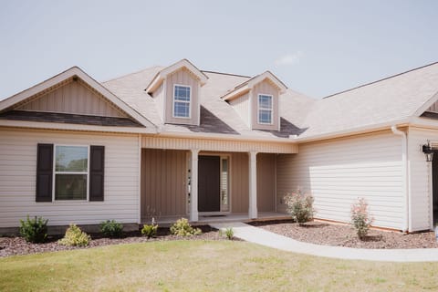 Front of house with 2 car garage