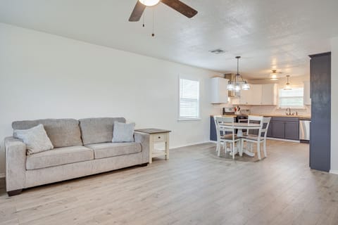 Mangum Vacation Rental | 2BR | 1BA | 1,100 Sq Ft | 2 Steps for Access