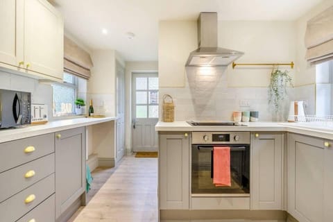 A space to eat and drink and prepare a lovely meal!