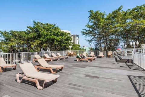 Sundeck with plenty of seating