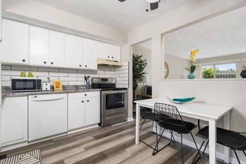 Fully Stocked Eat-In Kitchen