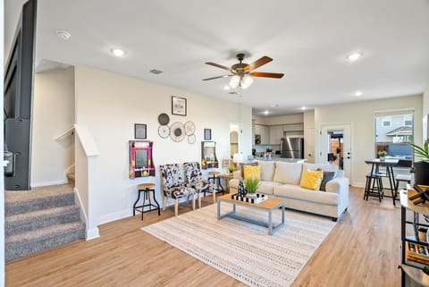 Brand new gorgeous wood plank flooring throughout.