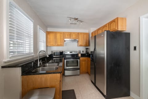 A kitchen that doesn't compromise. Enjoy the luxury of a large side-by-side refrigerator, a full-sized oven, and a double-basin sink—ideal for longer stays or for those who love to cook at home.