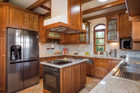 Functional and Elegant Kitchen Designed for Guest Comfort